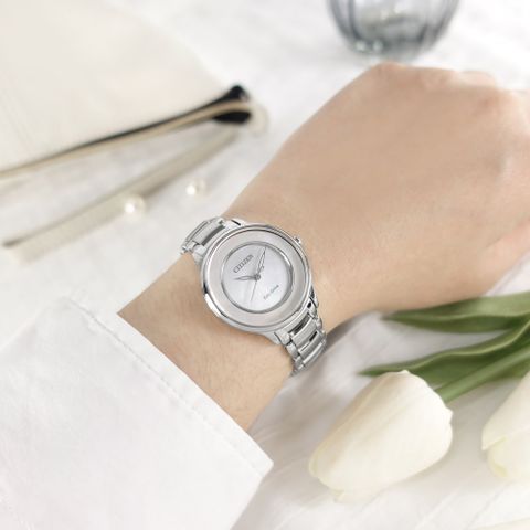 CITIZEN L 星辰表 / EM0380-57D / 聖誕節推薦款 純淨時光白碟貝面光動能不鏽鋼腕錶 銀色 30mm