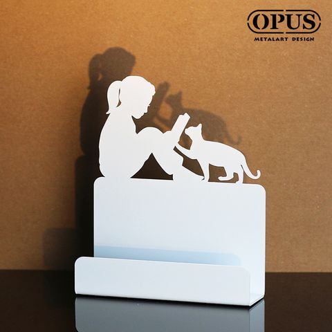 OPUS 東齊金工 歐式鐵藝名片座《閱讀女孩》優雅白