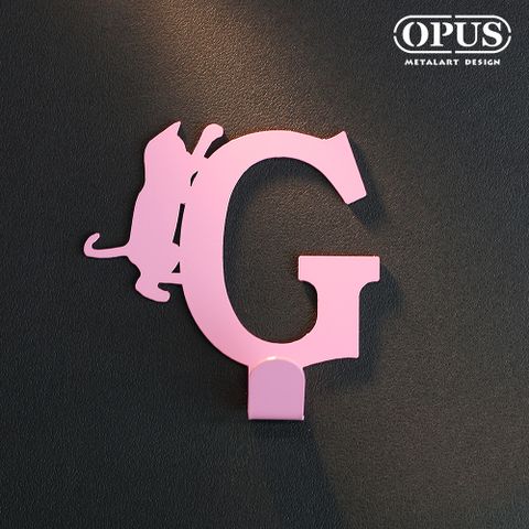 OPUS 東齊金工 壁飾免釘無痕掛勾《當貓咪遇上字母G》質感粉