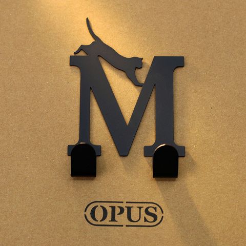 OPUS 東齊金工 歐式鐵藝-壁飾掛勾《當貓咪遇上字母M》經典黑