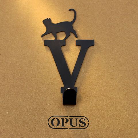 OPUS 東齊金工 壁飾免釘無痕掛勾《當貓咪遇上字母V》經典黑