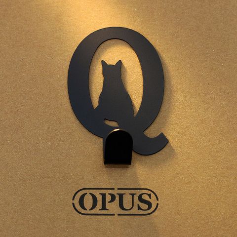 ◤文創新銳品牌◢OPUS 口罩收納套專屬掛勾《當貓咪遇上字母Q》經典黑