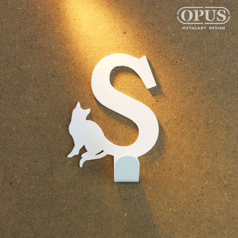 OPUS 東齊金工 壁飾免釘無痕掛勾《當貓咪遇上字母S》優雅白