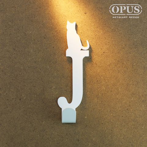 OPUS 東齊金工 歐式鐵藝-壁飾掛勾《當貓咪遇上字母J》優雅白